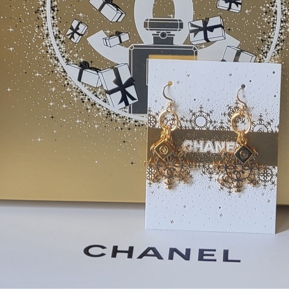 Chanel - Picture 7 of 11